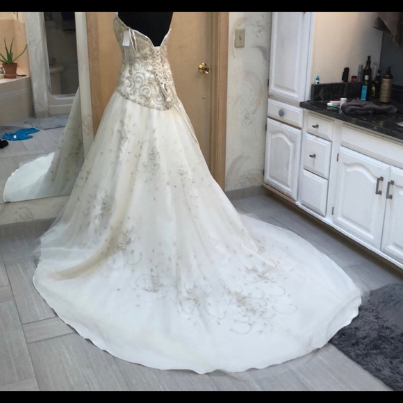 🙋🏼‍♀️🕺🏼🕺🏼👩‍❤️‍👨👑 too big for me - Picture 4 of 8